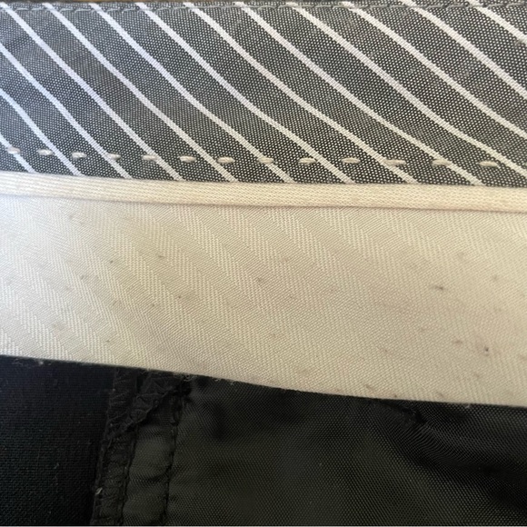 Vince Camuto black pants. Size 10/ Inseam 31”. Pre-worn/ pre-loved condition - Picture 9 of 10